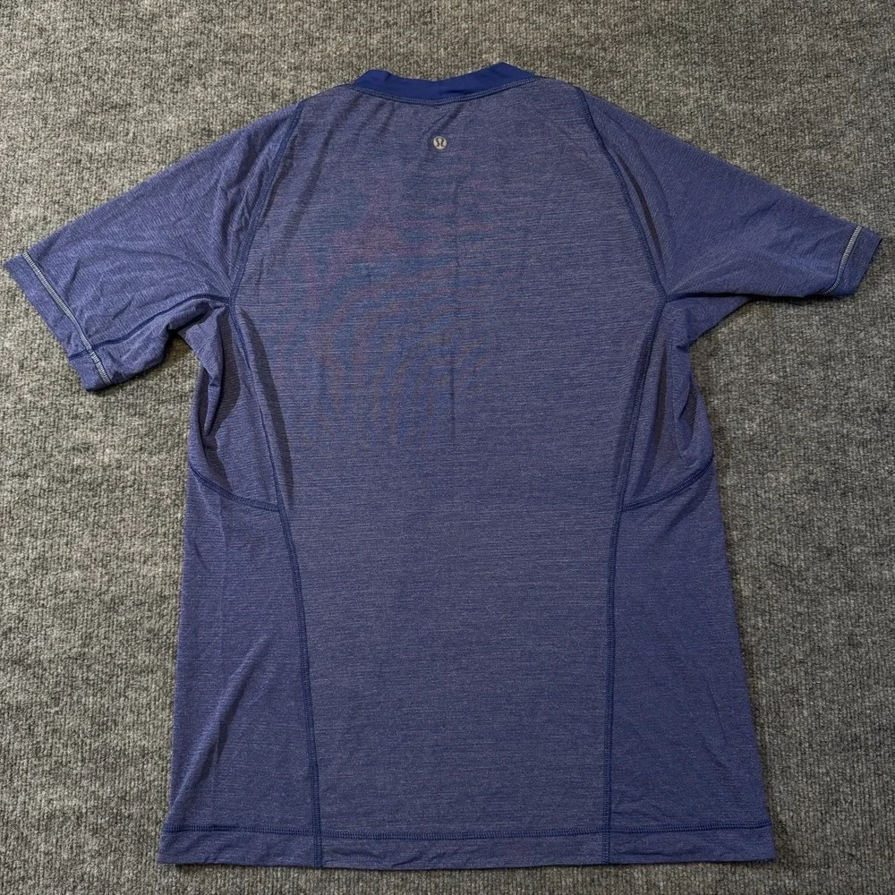 Men's Lululemon Reversible Short Sleeve Athletic Shirt‎ Size Small Blue